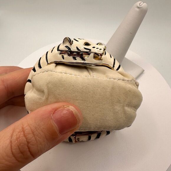 RARE Vintage KJL flawless condition white tiger watch clamp cuff bracelet! - Picture 5 of 11